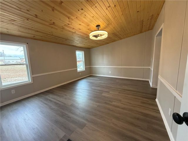 104 E Missouri Street, Oregon, MO 64473