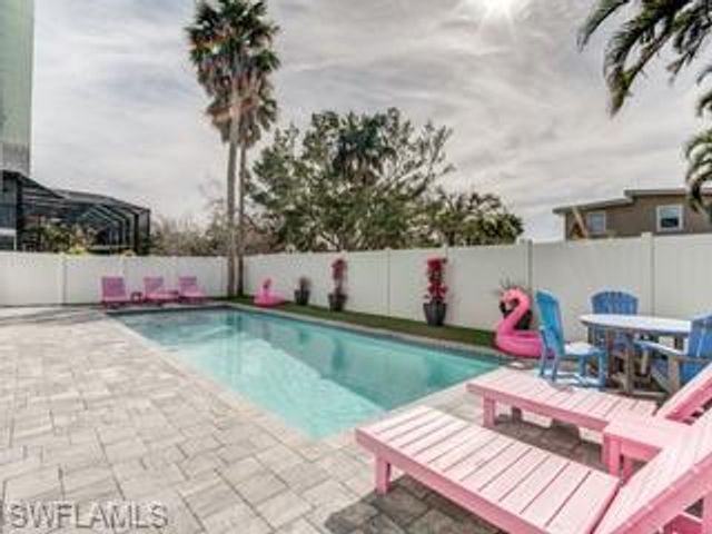 240 Nature View CT, Fort Myers Beach, FL 33931