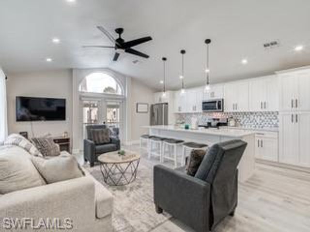 240 Nature View CT, Fort Myers Beach, FL 33931