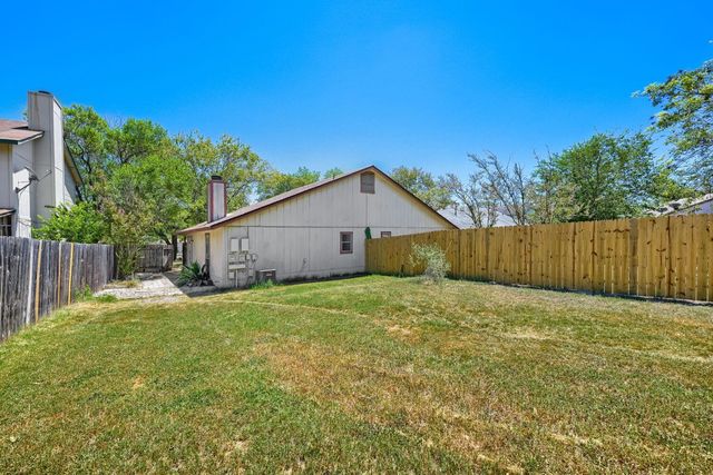 740 Simonetti DR A, Austin, TX 78748