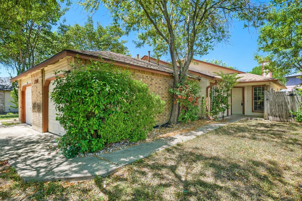 740 Simonetti DR A, Austin, TX 78748