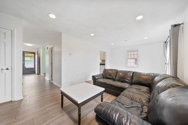 45 Washington St 55, Methuen, MA 01844