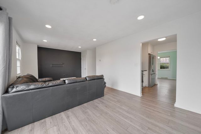 45 Washington St 55, Methuen, MA 01844