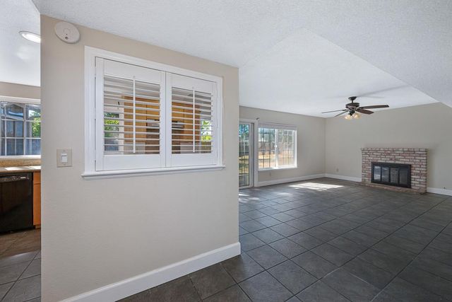 8954 Park Trail Dr, Elk Grove, CA 95624