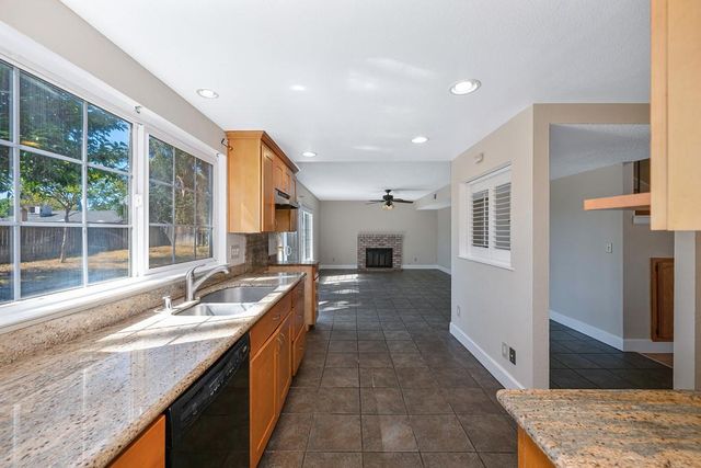 8954 Park Trail Dr, Elk Grove, CA 95624