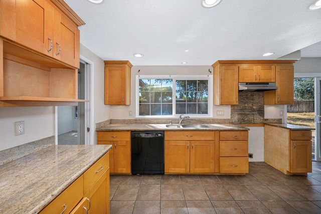 8954 Park Trail Dr, Elk Grove, CA 95624