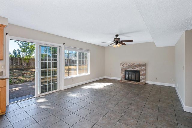 8954 Park Trail Dr, Elk Grove, CA 95624