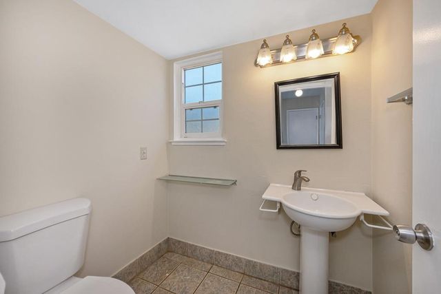 8954 Park Trail Dr, Elk Grove, CA 95624