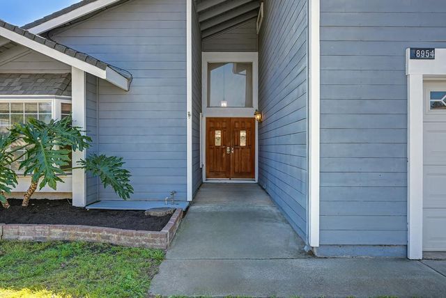 8954 Park Trail Dr, Elk Grove, CA 95624