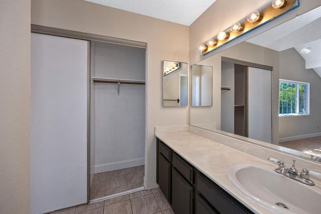 8954 Park Trail Dr, Elk Grove, CA 95624