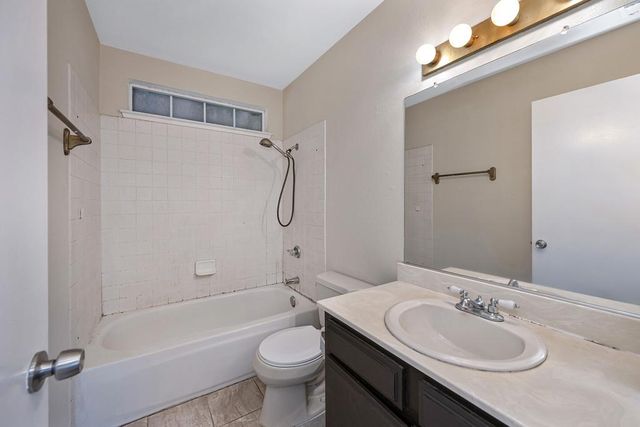 8954 Park Trail Dr, Elk Grove, CA 95624