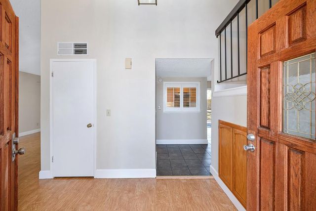 8954 Park Trail Dr, Elk Grove, CA 95624