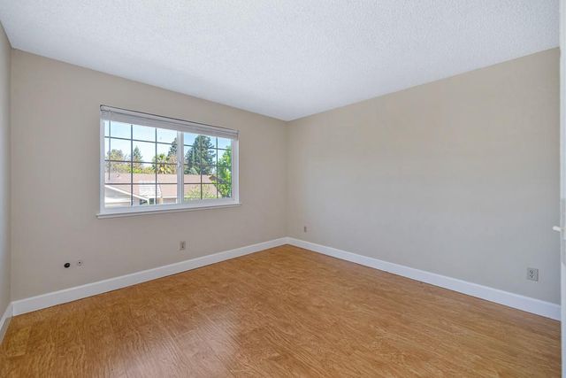 8954 Park Trail Dr, Elk Grove, CA 95624