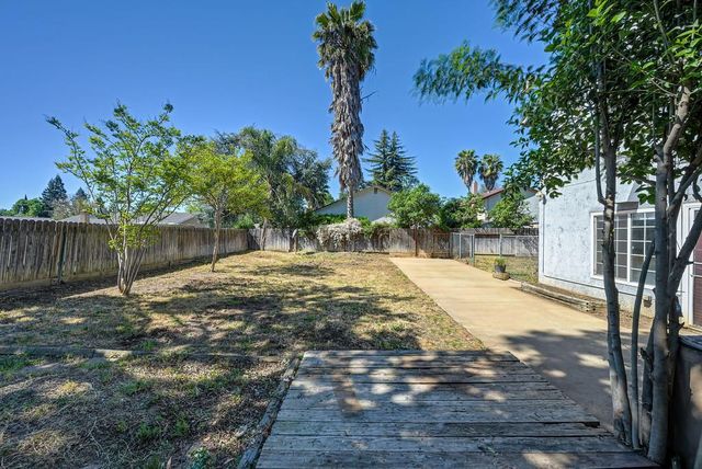 8954 Park Trail Dr, Elk Grove, CA 95624