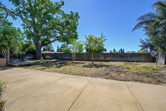 8954 Park Trail Dr, Elk Grove, CA 95624