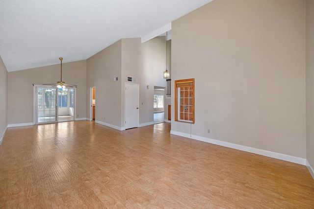 8954 Park Trail Dr, Elk Grove, CA 95624