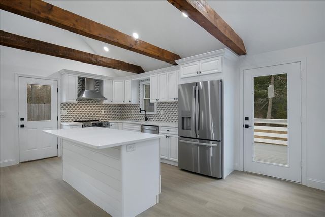 42 Bayberry Drive, Mashpee, MA 02649