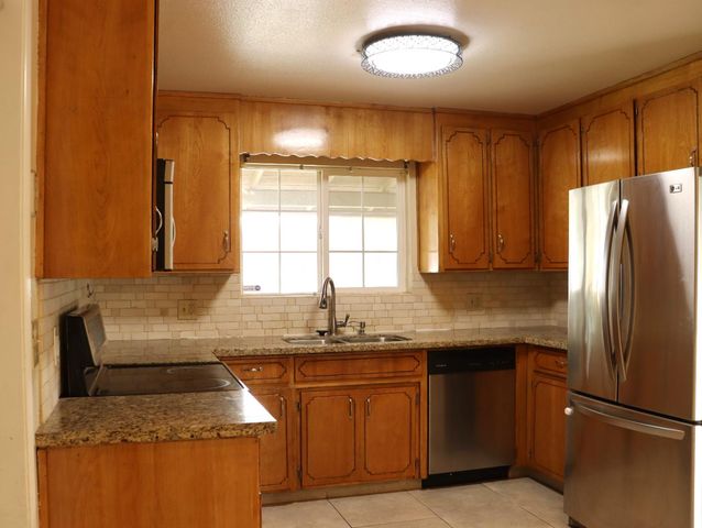 1217 Princeton Pl, Manteca, CA 95336