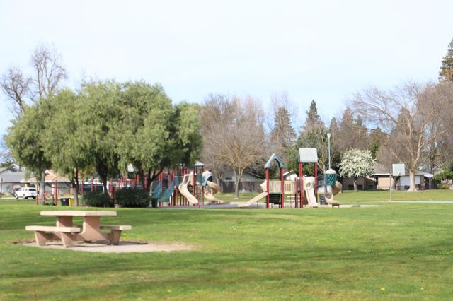 1217 Princeton Pl, Manteca, CA 95336