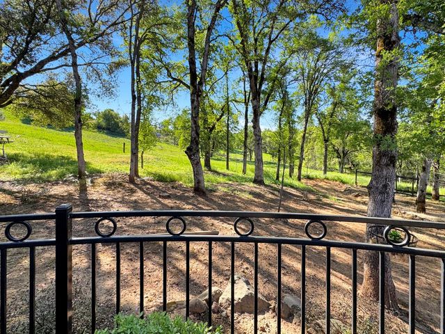 12097 Elm Ct, Auburn, CA 95602