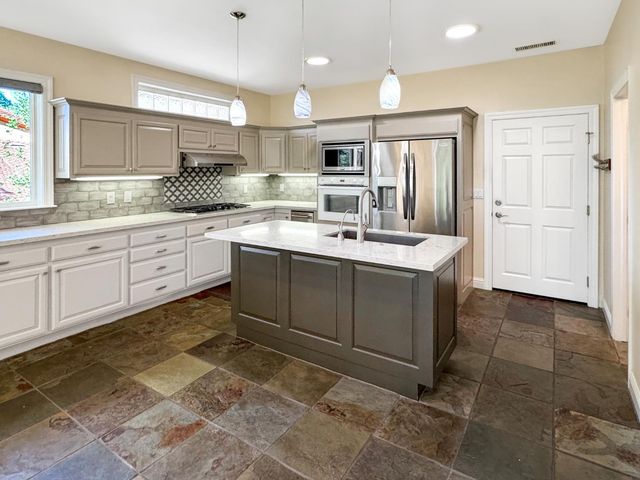 12097 Elm Ct, Auburn, CA 95602