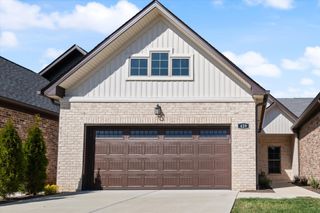 429 W Foxrun, Springfield, TN 37172