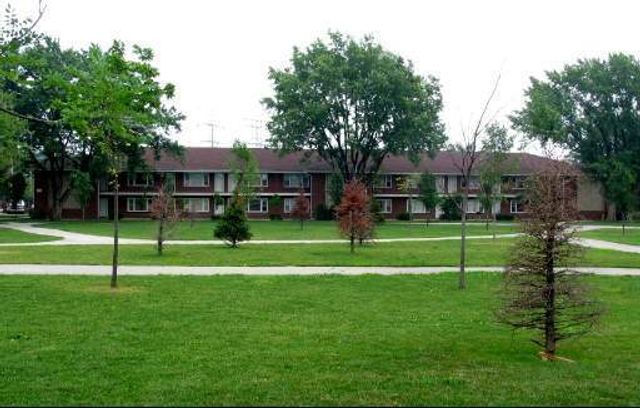 1115 E Algonquin Road 20, Arlington Heights, IL 60005