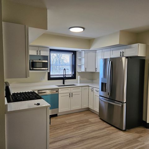 1115 E Algonquin Road 20, Arlington Heights, IL 60005