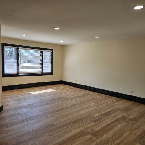 1115 E Algonquin Road 20, Arlington Heights, IL 60005