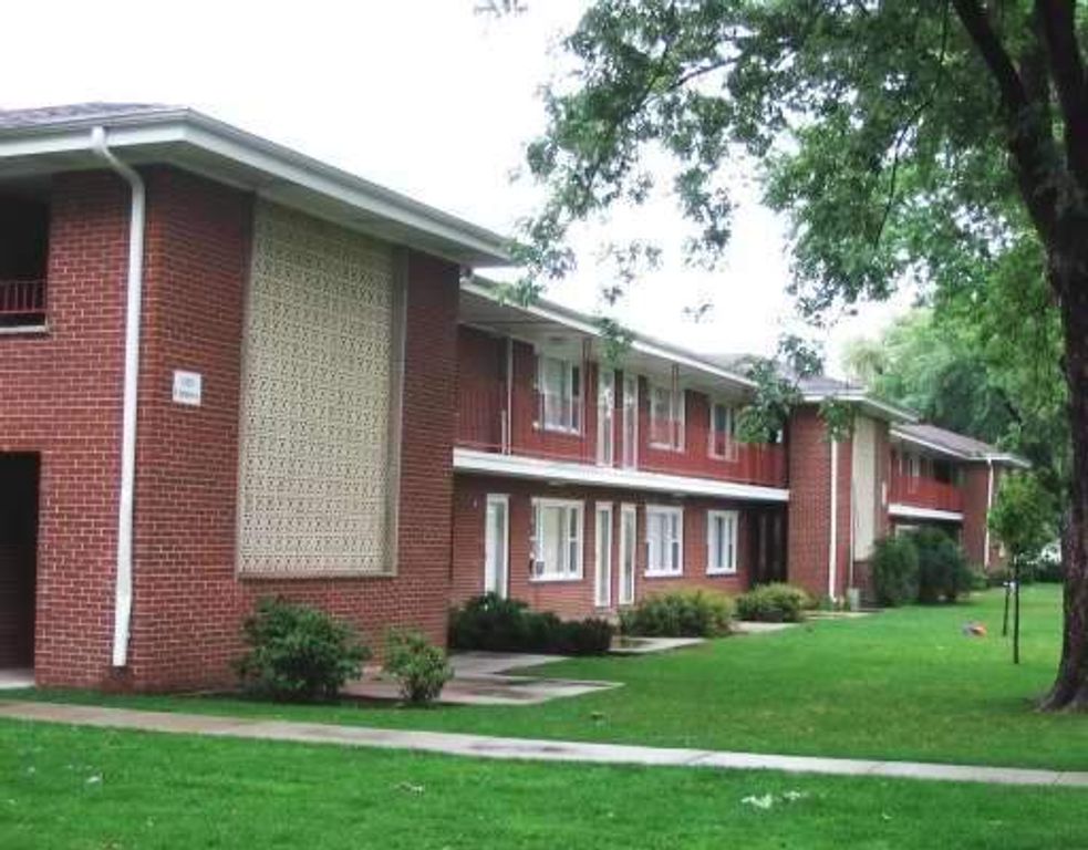 1115 E Algonquin Road 20, Arlington Heights, IL 60005