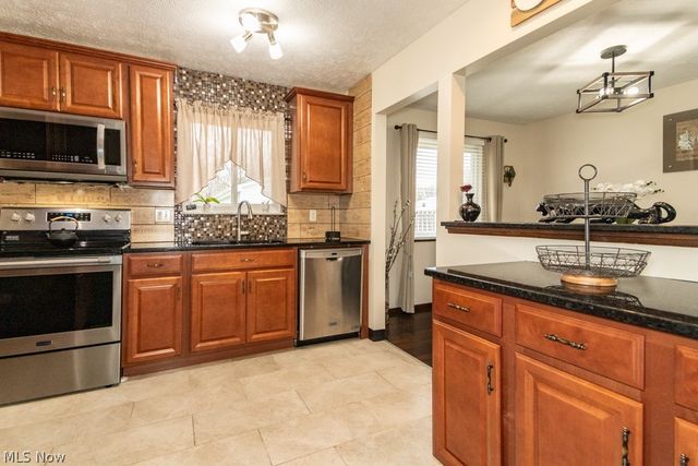 652 Saint Lawrence Boulevard, Eastlake, OH 44095