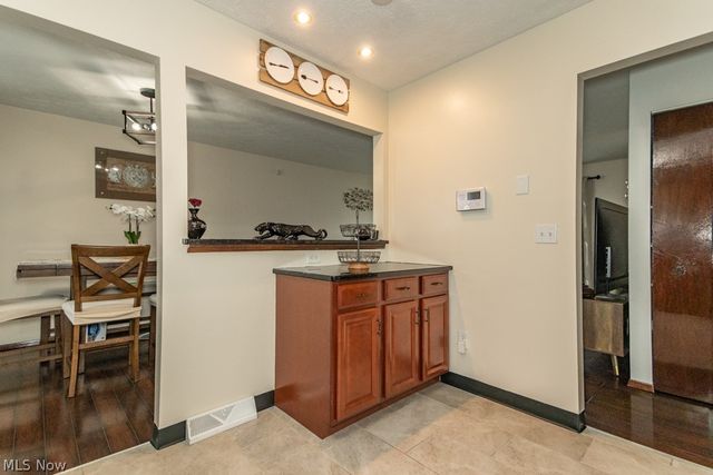 652 Saint Lawrence Boulevard, Eastlake, OH 44095