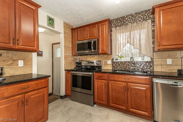 652 Saint Lawrence Boulevard, Eastlake, OH 44095