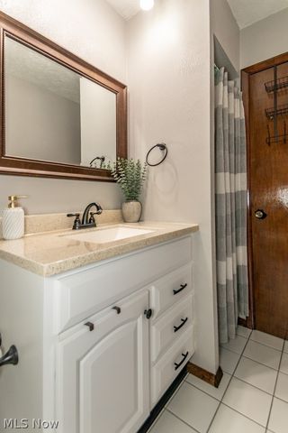 652 Saint Lawrence Boulevard, Eastlake, OH 44095