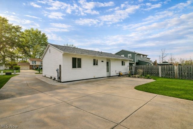 652 Saint Lawrence Boulevard, Eastlake, OH 44095
