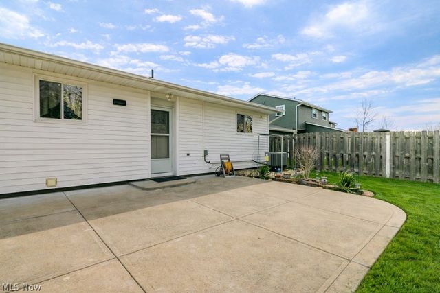 652 Saint Lawrence Boulevard, Eastlake, OH 44095