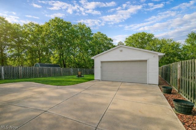 652 Saint Lawrence Boulevard, Eastlake, OH 44095