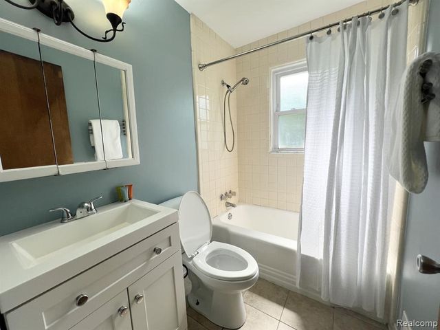 18475 Dalby, Redford, MI 48240
