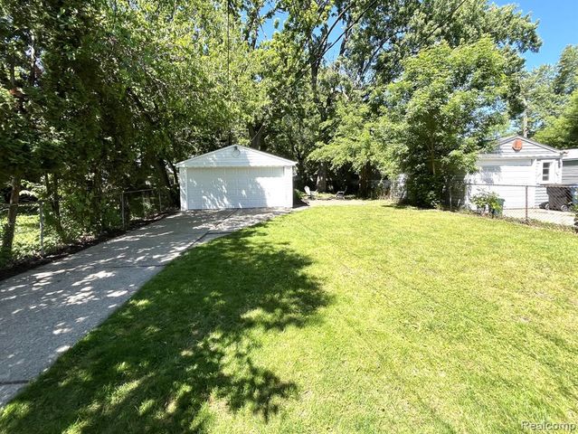 18475 Dalby, Redford, MI 48240