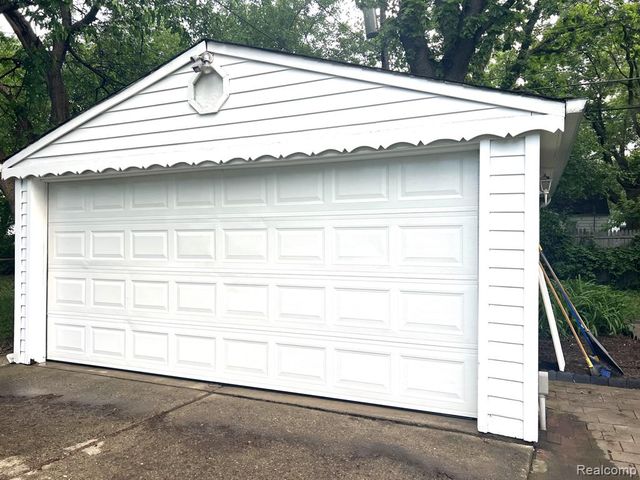 18475 Dalby, Redford, MI 48240