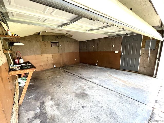 18475 Dalby, Redford, MI 48240