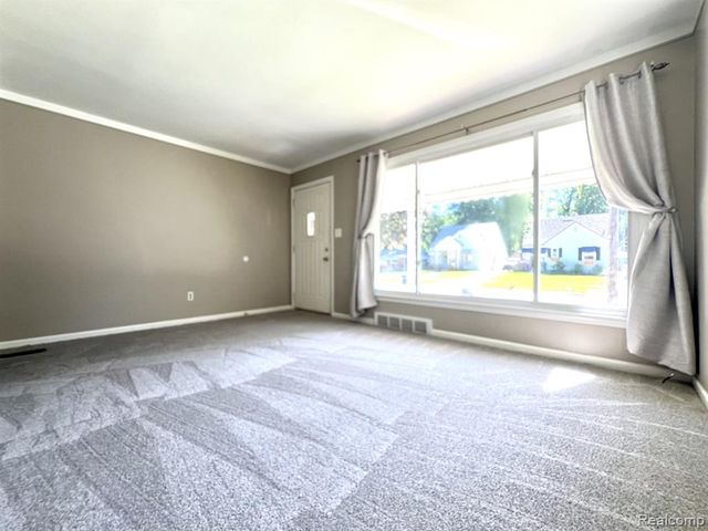 18475 Dalby, Redford, MI 48240