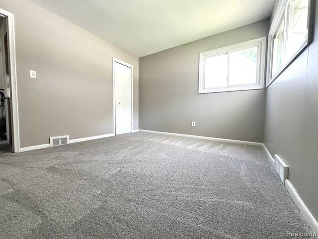 18475 Dalby, Redford, MI 48240