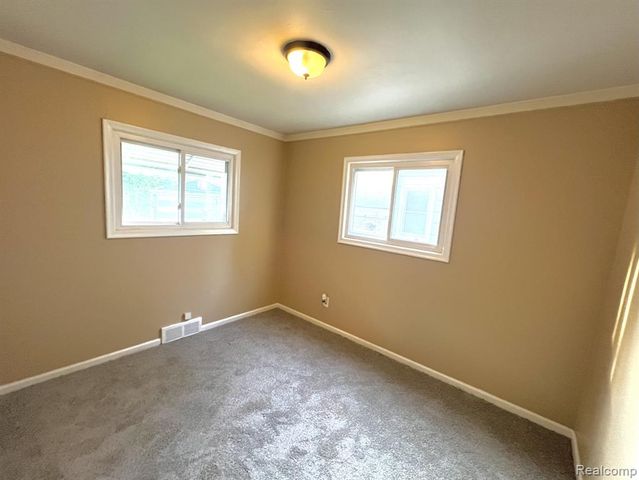 18475 Dalby, Redford, MI 48240