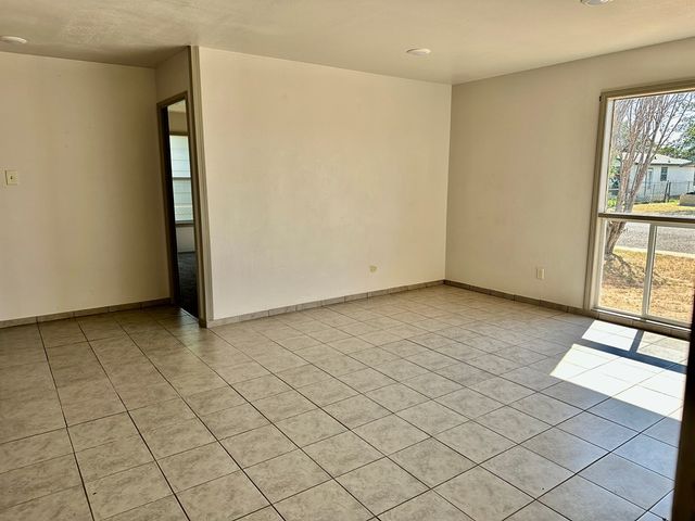 912 W 36th St, Odessa, TX 79764