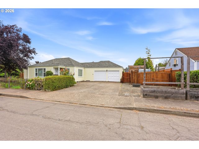 583 17TH St, Springfield, OR 97477