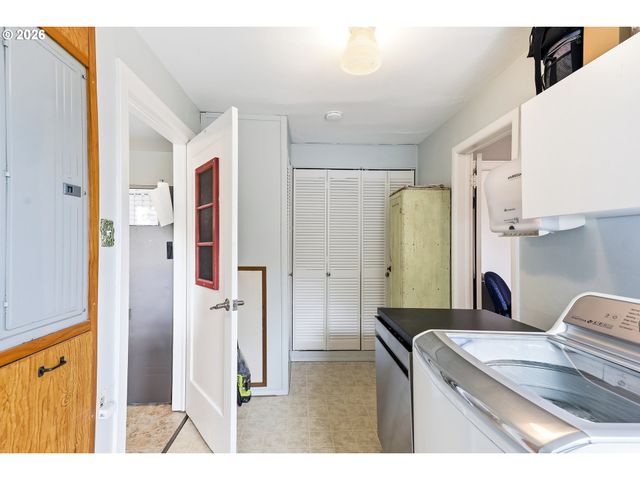 583 17TH St, Springfield, OR 97477
