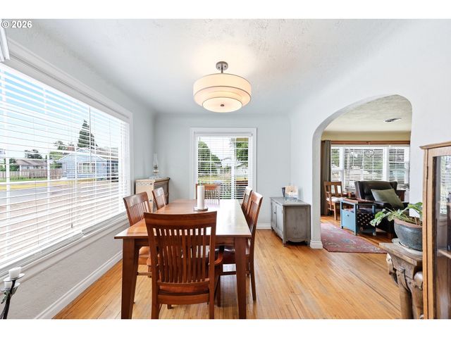 583 17TH St, Springfield, OR 97477