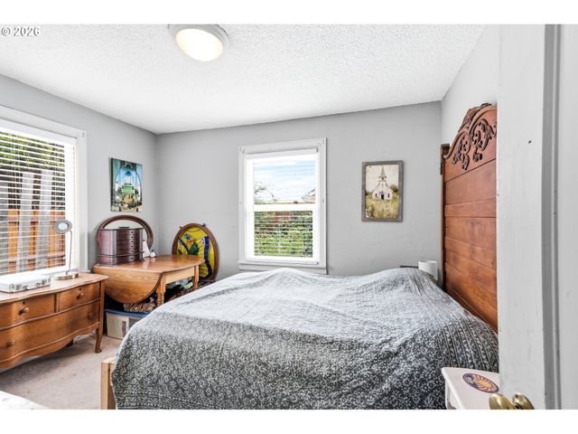 583 17TH St, Springfield, OR 97477