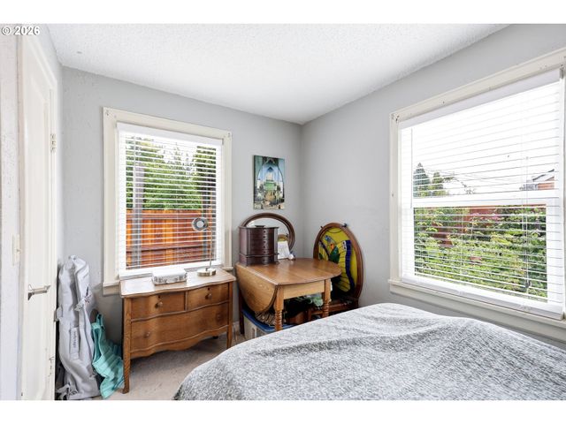 583 17TH St, Springfield, OR 97477